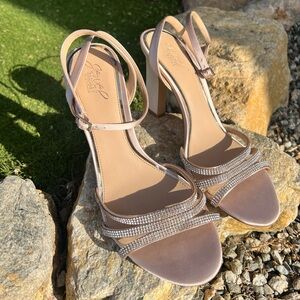 JEWEL BADGLEY MISCHKA
Satin Champagne Slingback Sandals  NWT 9.5